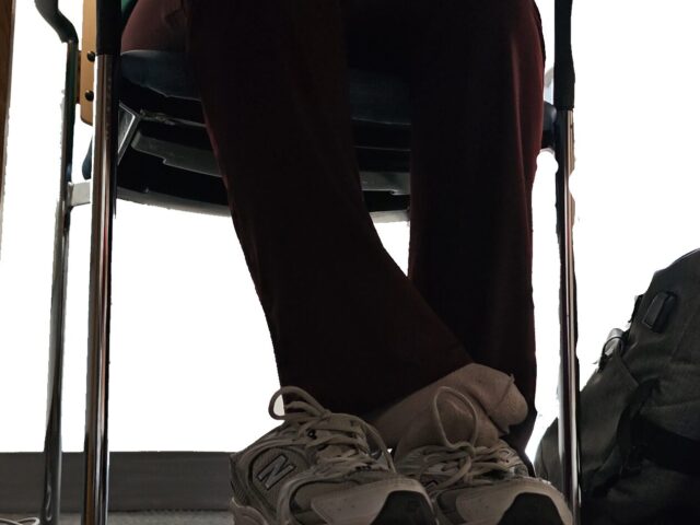 Latina Dirty Grey Socks out of New Balances